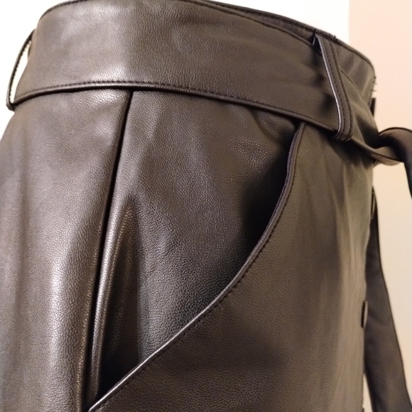 Abercrombie & Fitch Women's faux leather skirt (S) - Picture 4 of 11